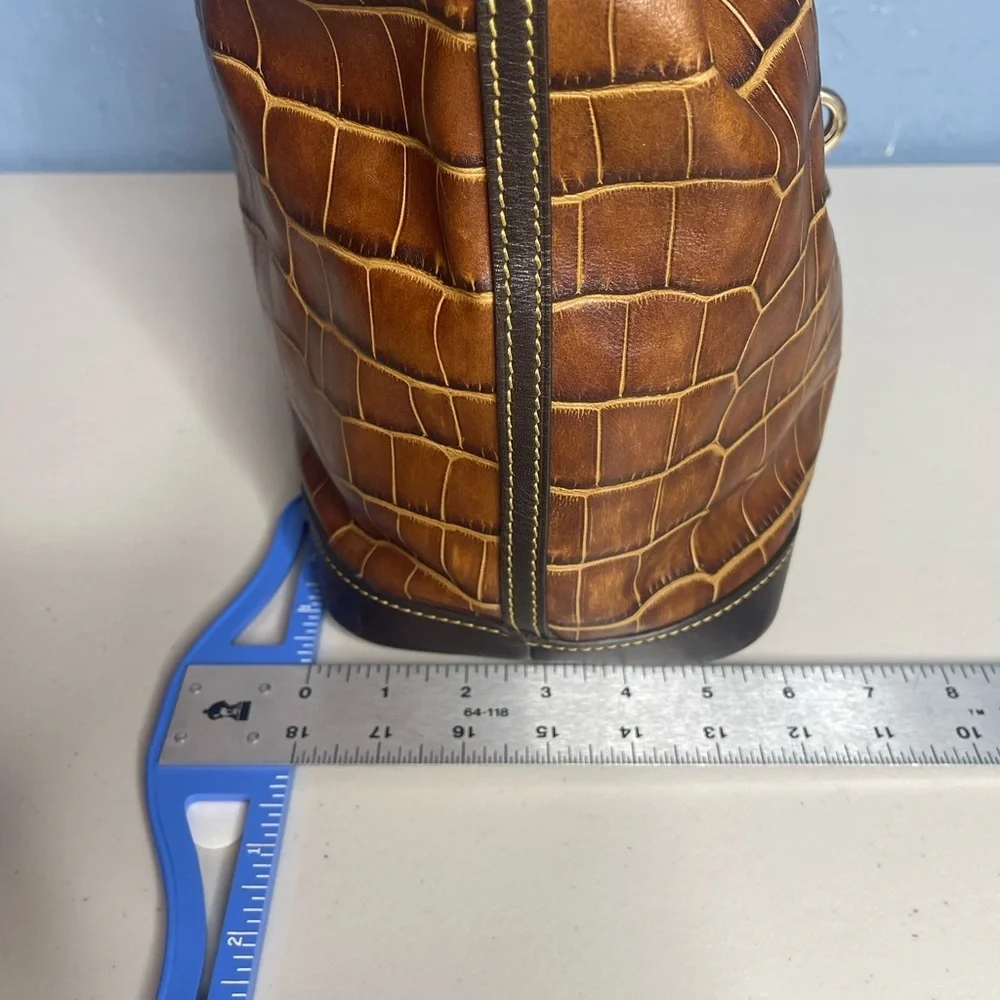 Dooney & Bourke Croco Embossed Logo Lock Sac Hobo leather Bag sn# J3362320